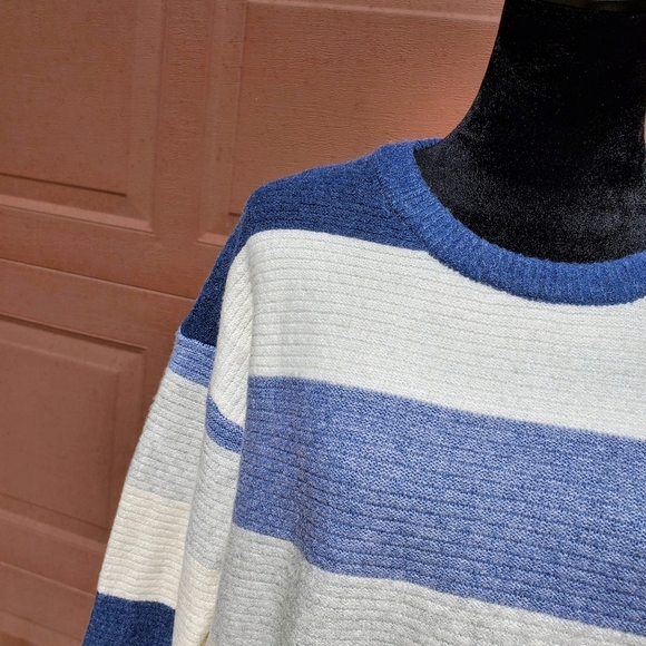 Pink Republic Blue and Gray Striped Women's Sweater Size Large - Picture 9 of 15